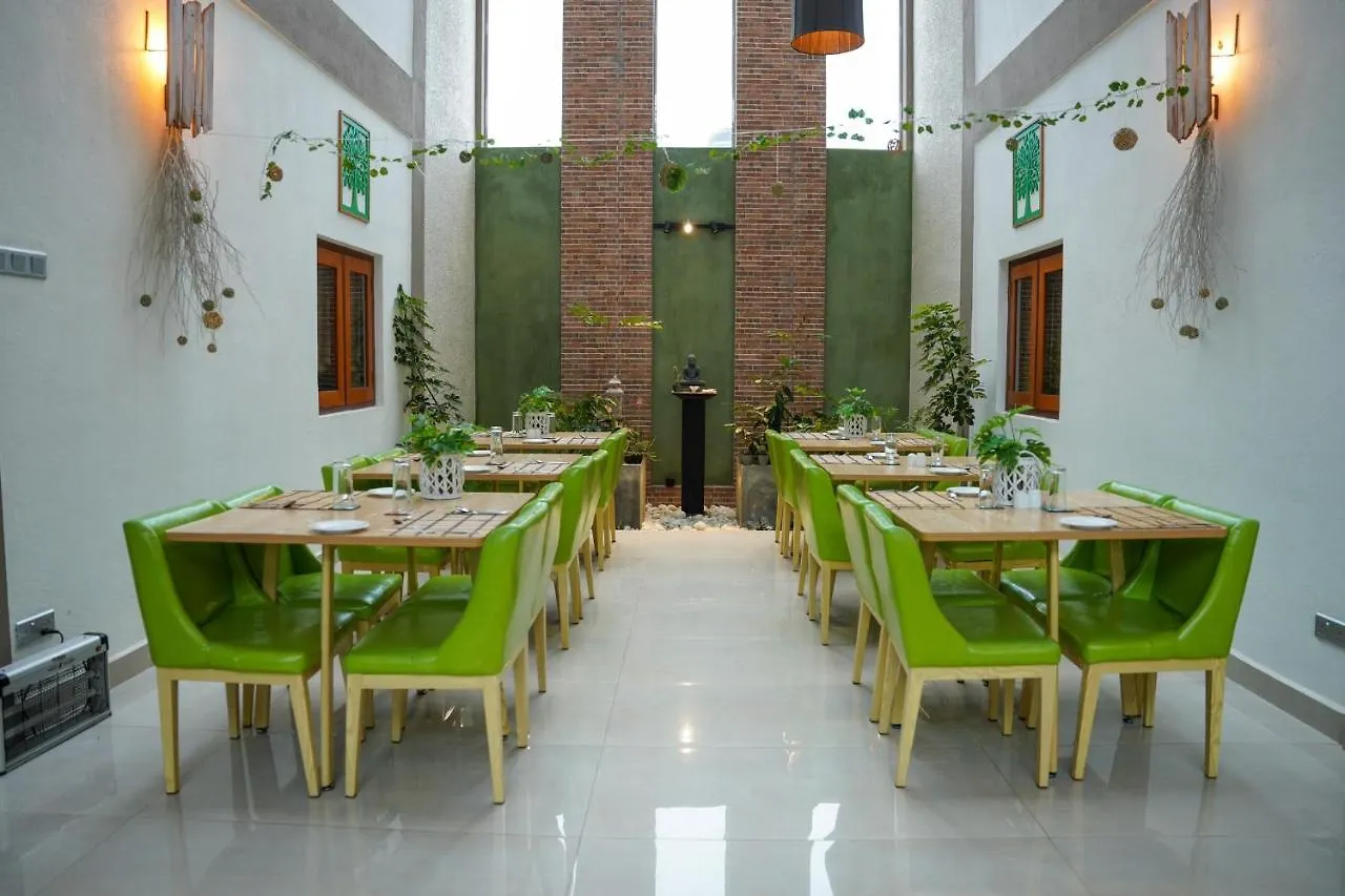 J Leaf Hotel By Blue Bird Negombo