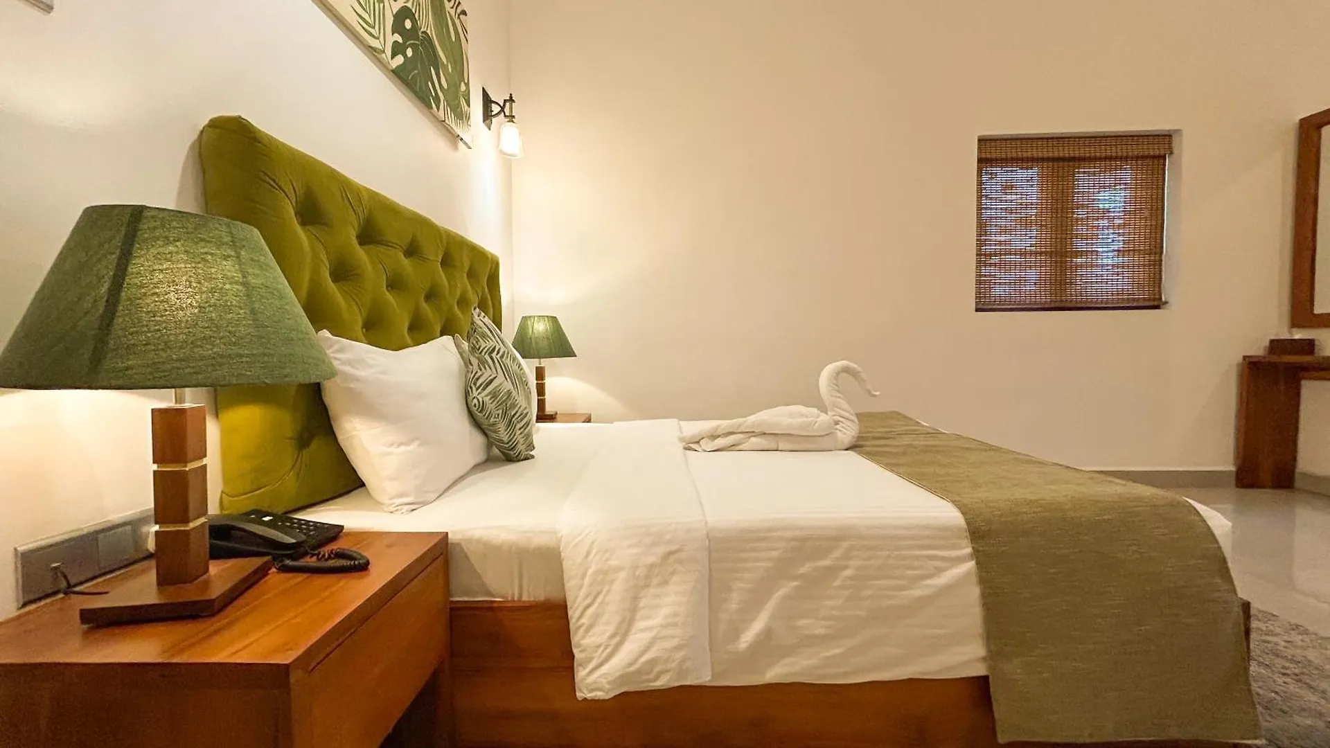J Leaf Hotel By Blue Bird Negombo