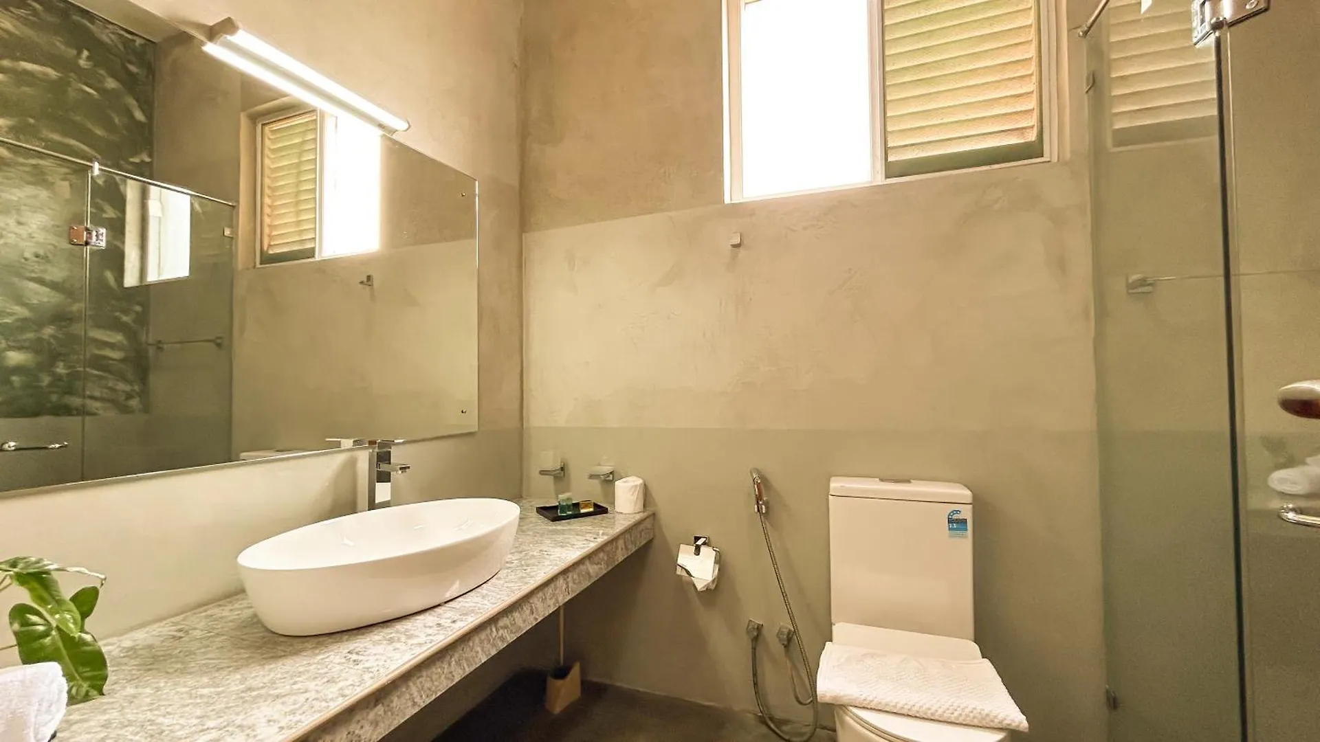 J Leaf Hotel By Blue Bird Negombo