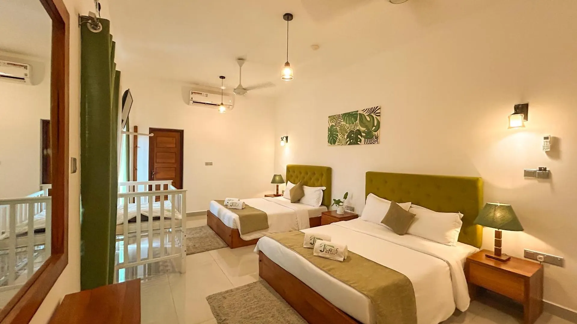 J Leaf Hotel By Blue Bird Negombo
