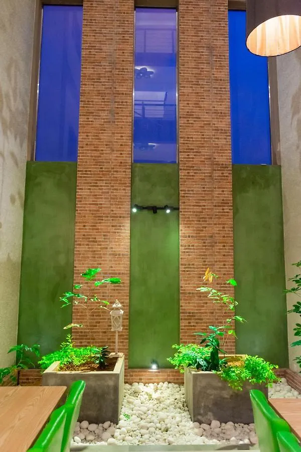 J Leaf Hotel By Blue Bird Negombo