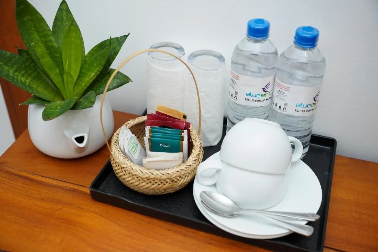 J Leaf Hotel By Blue Bird Negombo