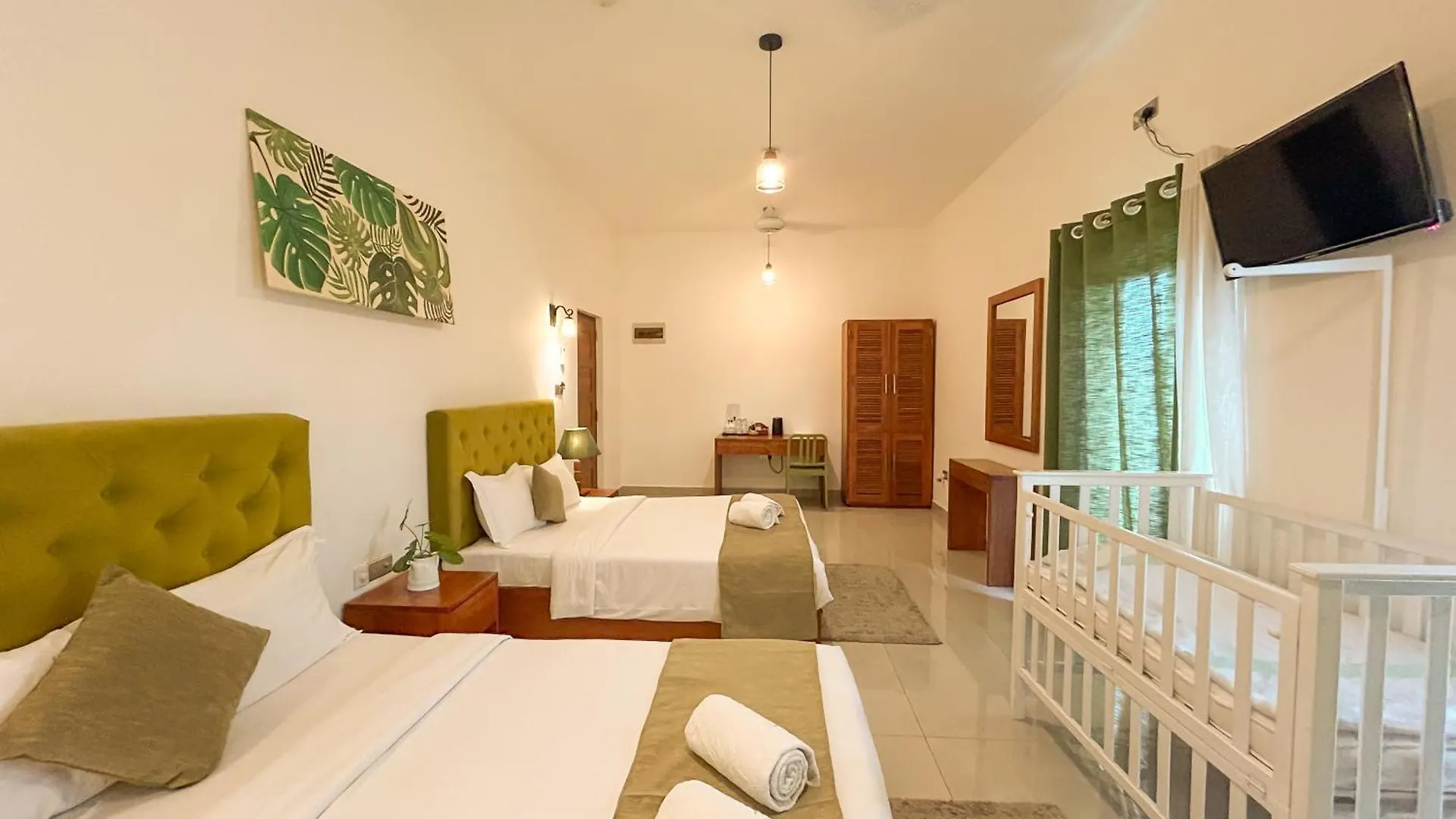 J Leaf Hotel By Blue Bird Negombo